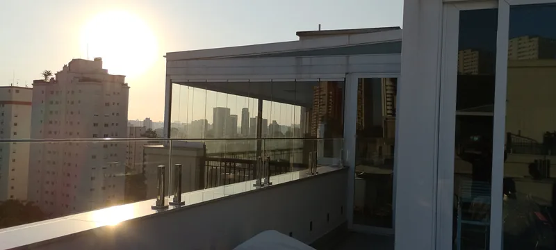 Película nano cerâmica aplicada em sacada de apartamento na Vila Prudente, São Paulo
