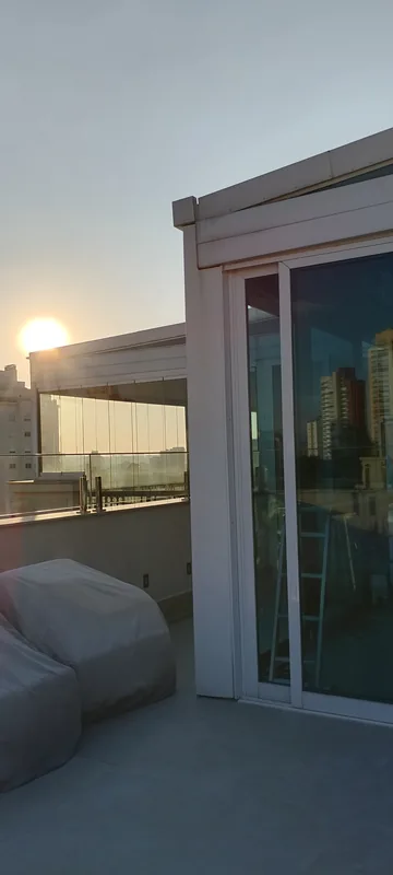 Película nano cerâmica aplicada em sacada de apartamento na Vila Prudente, São Paulo
