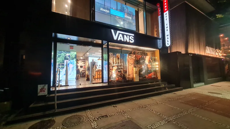 Película nano cerâmica aplicada em loja de rua no Rio de Janeiro, RJ