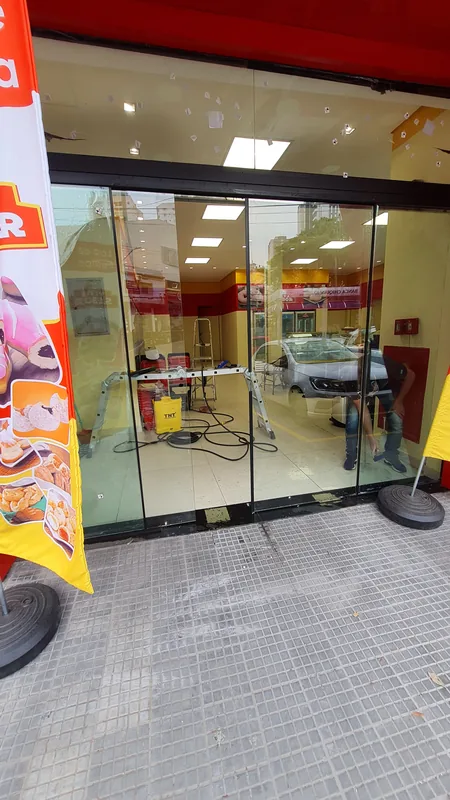 Película nano cerâmica aplicada em restaurante no Tatuapé, São Paulo
