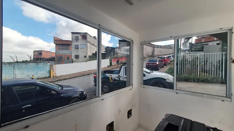 Película fumê de controle solar aplicada em vidro