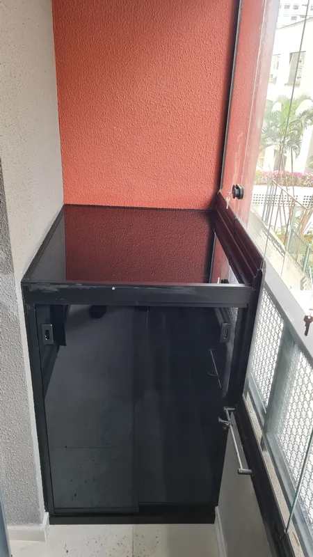 Película fumê de controle solar aplicada em vidro