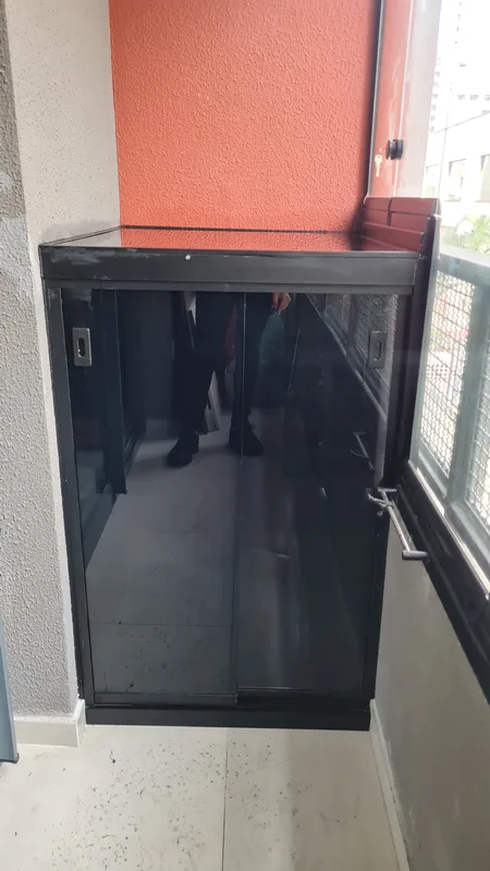 Película fumê de controle solar aplicada em vidro