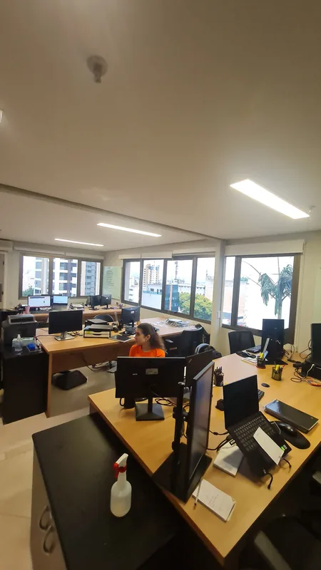 Película fumê de controle solar aplicada em vidro