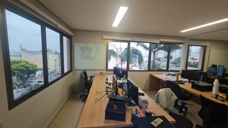 Película fumê de controle solar aplicada em vidro