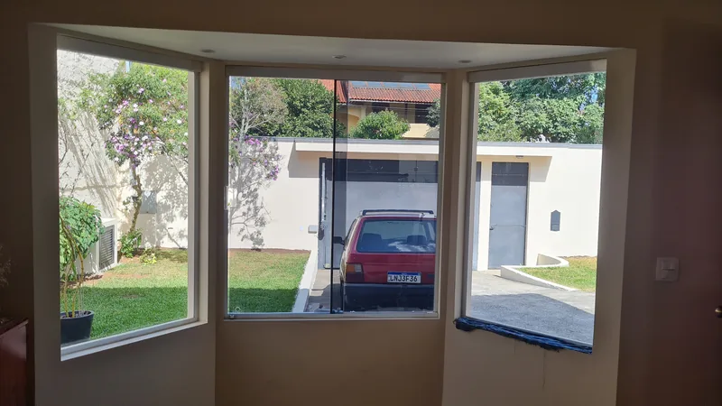 Película fumê de controle solar aplicada em vidro