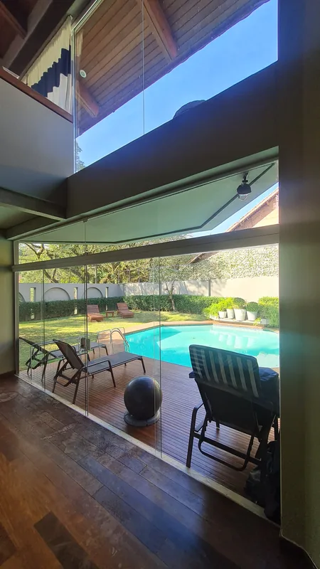 Película fumê de controle solar aplicada em vidro