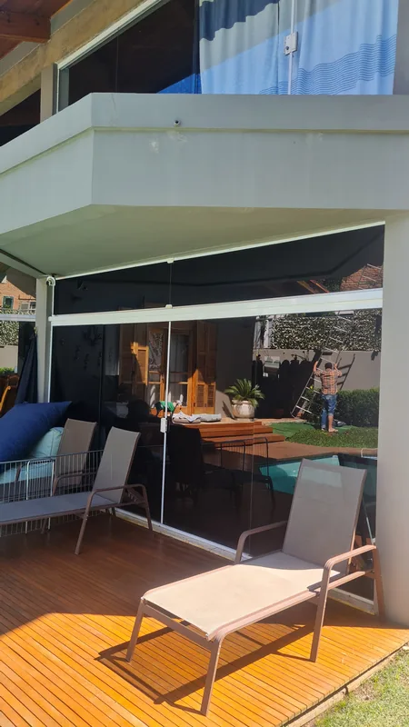 Película fumê de controle solar aplicada em vidro