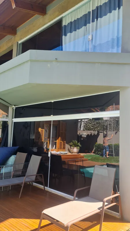 Película fumê de controle solar aplicada em vidro