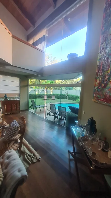 Película fumê de controle solar aplicada em vidro