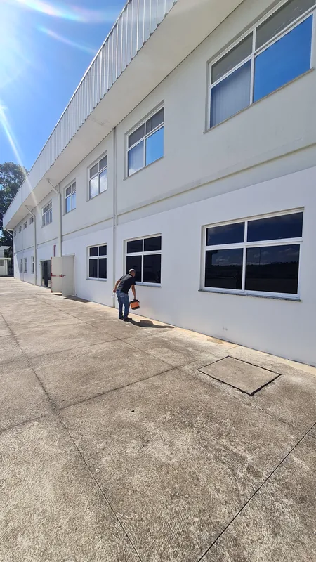 Película fumê de controle solar aplicada em vidro