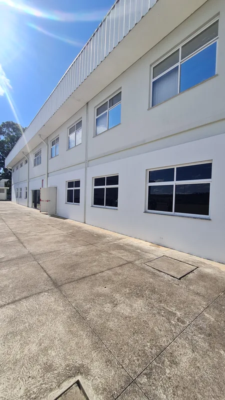 Película fumê de controle solar aplicada em vidro