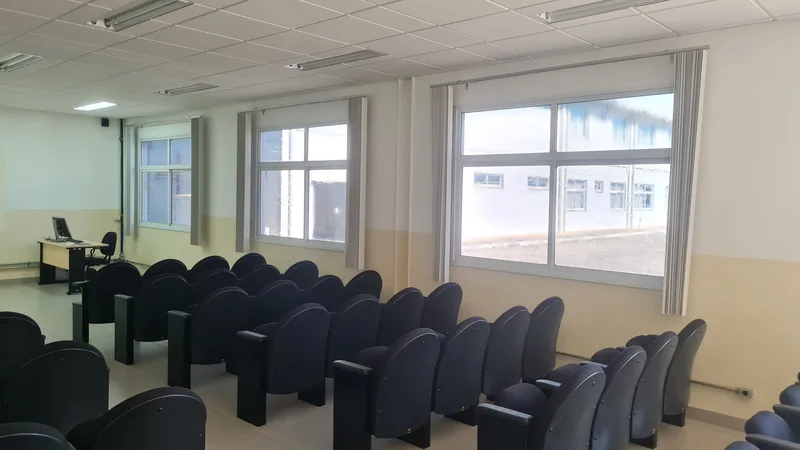 Película fumê de controle solar aplicada em vidro