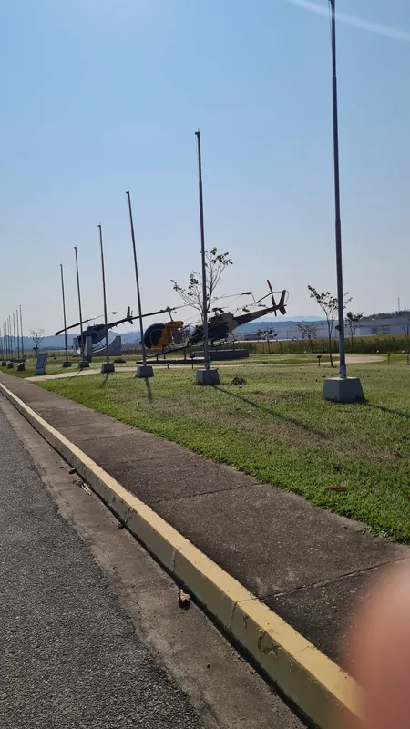 Película fumê de controle solar aplicada em instalação militar em Taubaté, SP