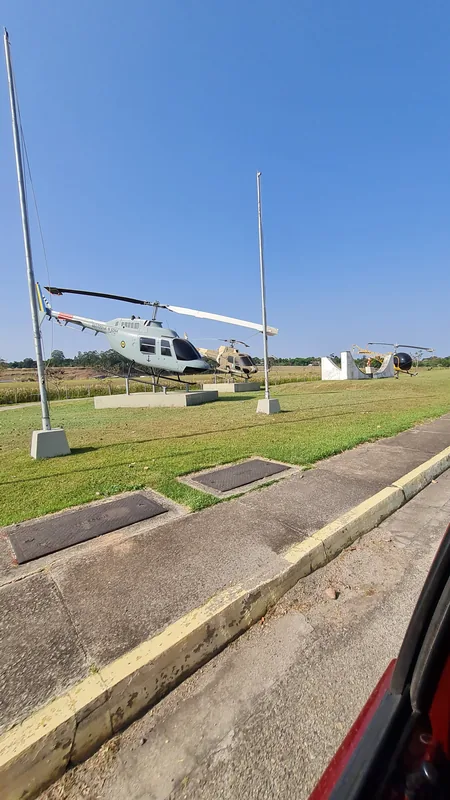 Película fumê de controle solar aplicada em instalação militar em Taubaté, SP