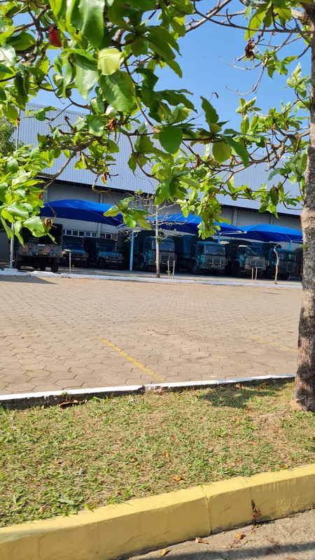 Película fumê de controle solar aplicada em instalação militar em Taubaté, SP