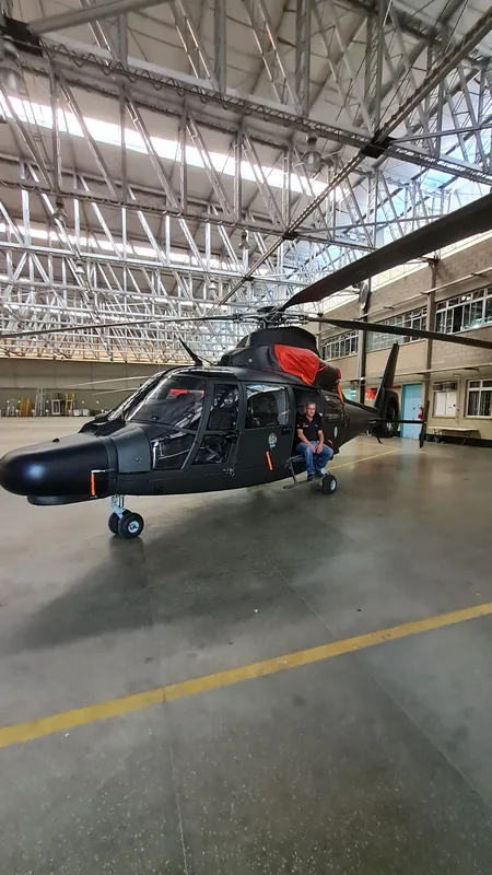 Película fumê de controle solar aplicada em instalação militar em Taubaté, SP
