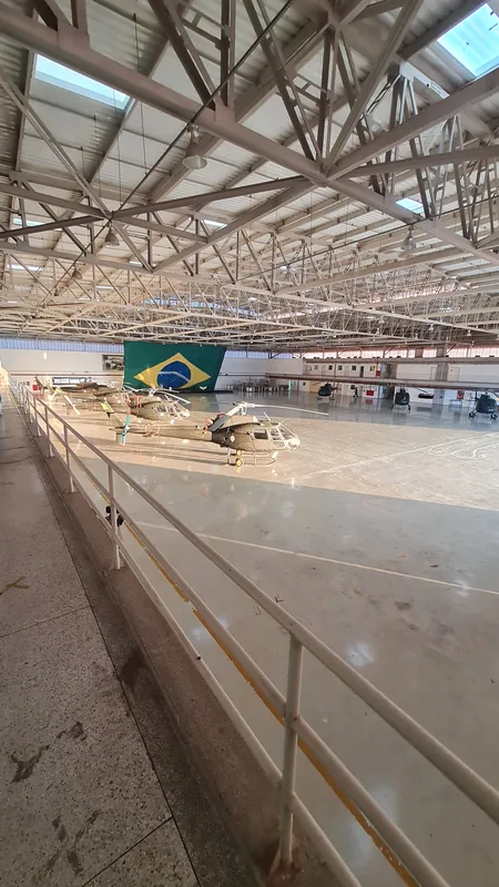 Película fumê de controle solar aplicada em instalação militar em Taubaté, SP