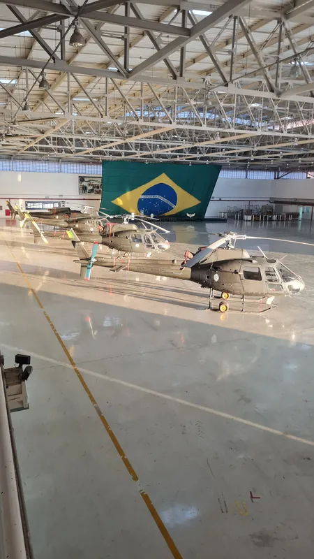 Película fumê de controle solar aplicada em instalação militar em Taubaté, SP