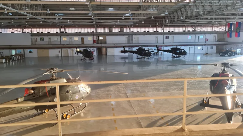 Película fumê de controle solar aplicada em instalação militar em Taubaté, SP
