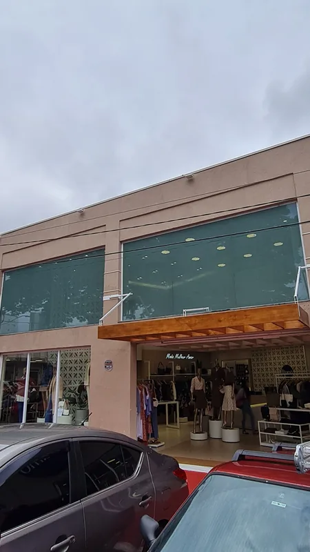 Adesivo jateado aplicado em vidro, efeito persiana