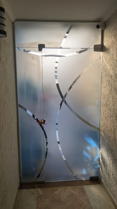 Adesivo jateado aplicado, foto de trabalho realizado