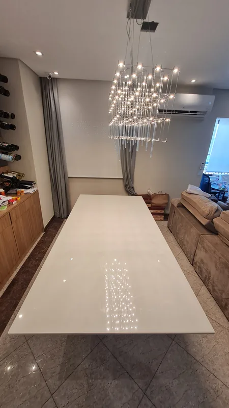 PPF transparente de proteção aplicado em móveis e bancadas de apartamento