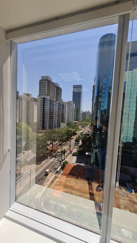 Película refletiva aplicada em escritório na Berrini, São Paulo
