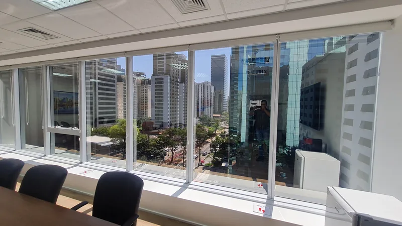Película refletiva aplicada em escritório na Berrini, São Paulo
