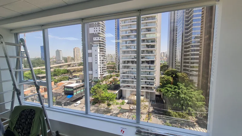 Película refletiva aplicada em escritório na Berrini, São Paulo