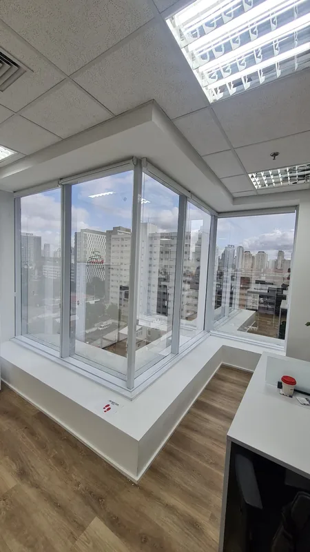 Película refletiva aplicada em escritório na Berrini, São Paulo