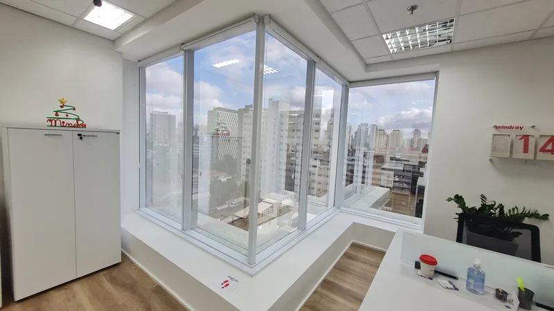 Película refletiva aplicada em escritório na Berrini, São Paulo