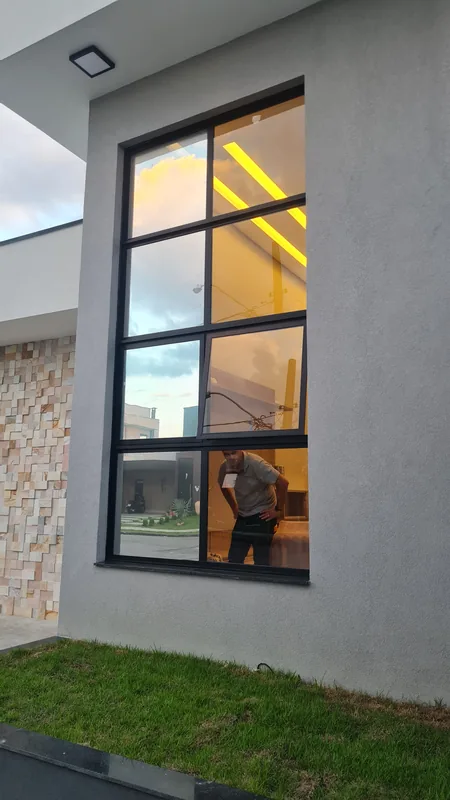 Película refletiva aplicada em janelão em Caçapava, SP