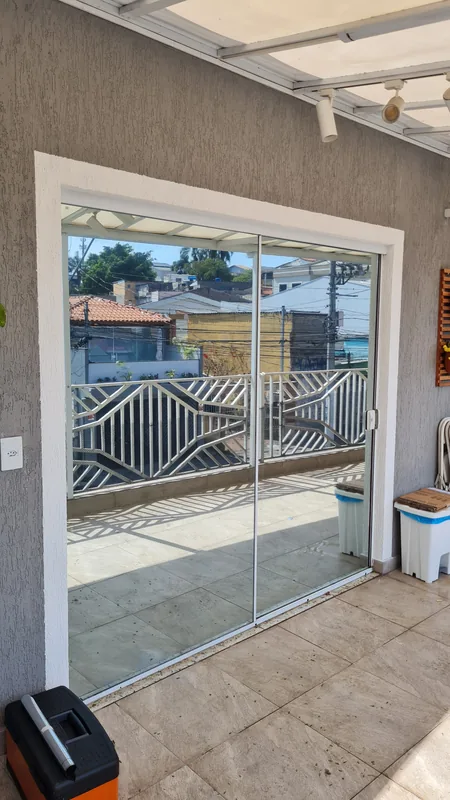 Película refletiva aplicada em residência no Artur Alvim, São Paulo