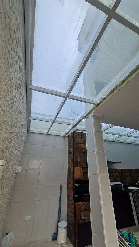Película refletiva aplicada em residência em Mongaguá, SP