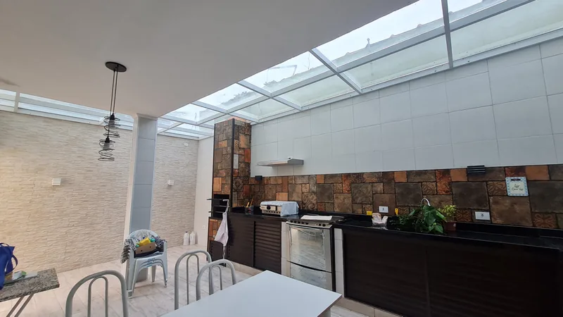 Película refletiva aplicada em residência em Mongaguá, SP