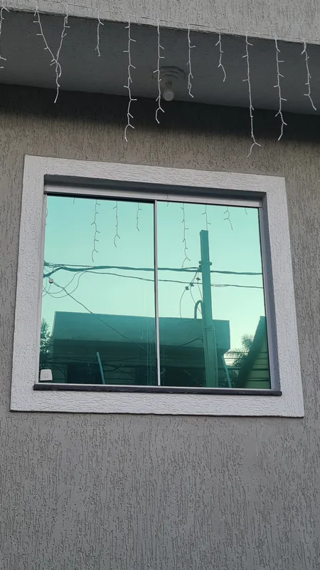 Película refletiva aplicada em residência no Parque do Carmo, São Paulo