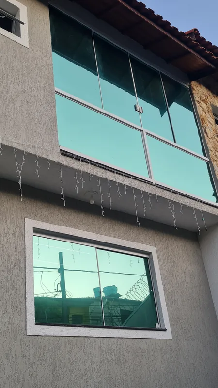 Película refletiva aplicada em residência no Parque do Carmo, São Paulo