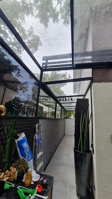 Película refletiva aplicada em residência no Morumbi, São Paulo