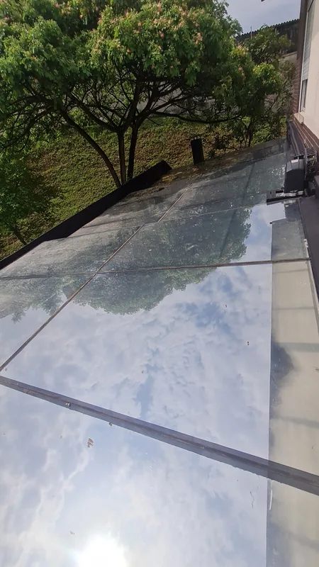 Película refletiva aplicada em residência no Morumbi, São Paulo