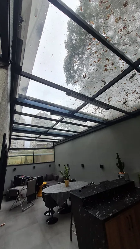 Película refletiva aplicada em residência no Morumbi, São Paulo
