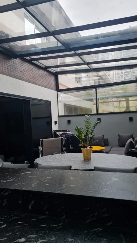 Película refletiva aplicada em residência no Morumbi, São Paulo