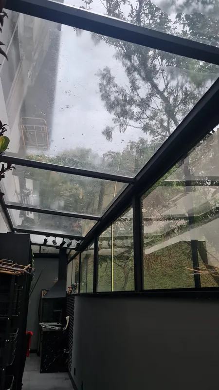 Película refletiva aplicada em residência no Morumbi, São Paulo