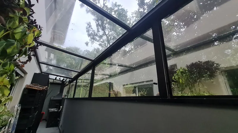 Película refletiva aplicada em residência no Morumbi, São Paulo