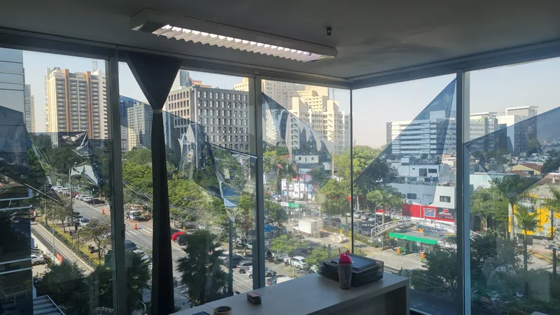 Película refletiva aplicada em sala executiva em Alphaville, Barueri