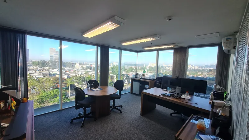 Película refletiva aplicada em sala executiva em Alphaville, Barueri