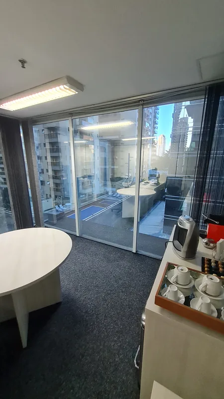 Película refletiva aplicada em sala executiva em Alphaville, Barueri