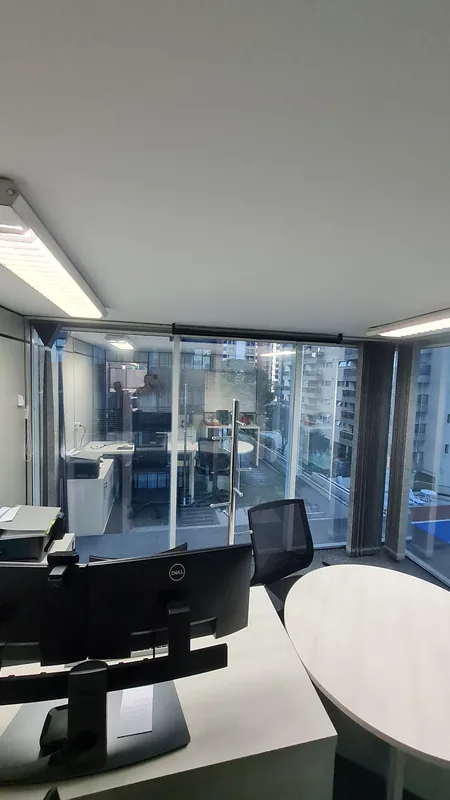 Película refletiva aplicada em sala executiva em Alphaville, Barueri