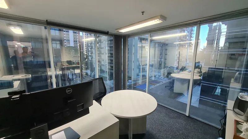 Película refletiva aplicada em sala executiva em Alphaville, Barueri