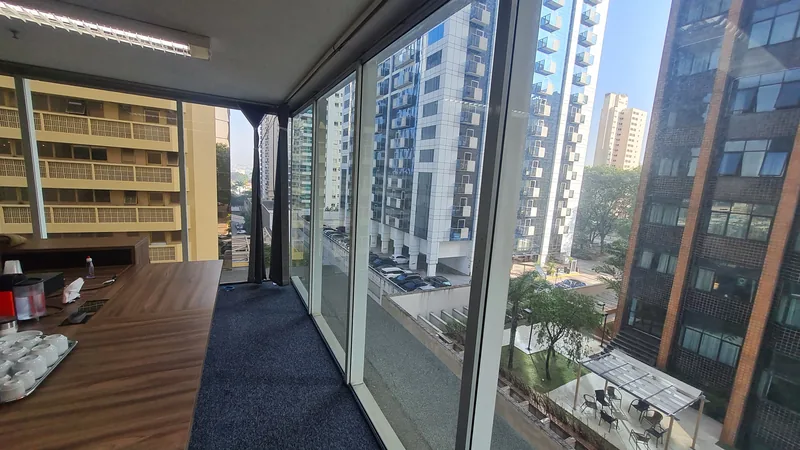 Película refletiva aplicada em sala executiva em Alphaville, Barueri